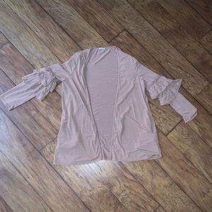 Dust Rose cardigan with ruffles on the sleeve